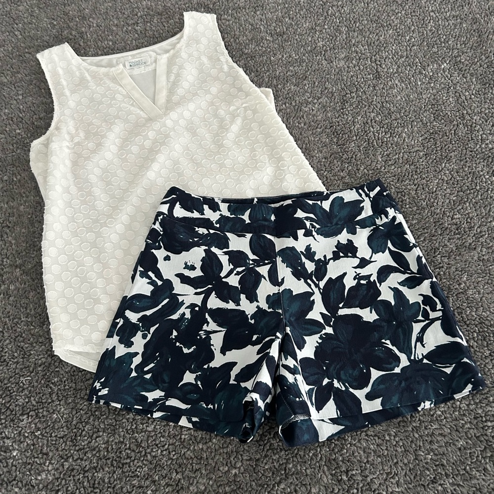 NWOT Margaret M Navy Floral High Waist Shorts
